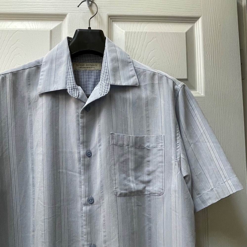 Island Republic Men's Medium Hawaiian Shirt Blue Striped Camp Textured‎